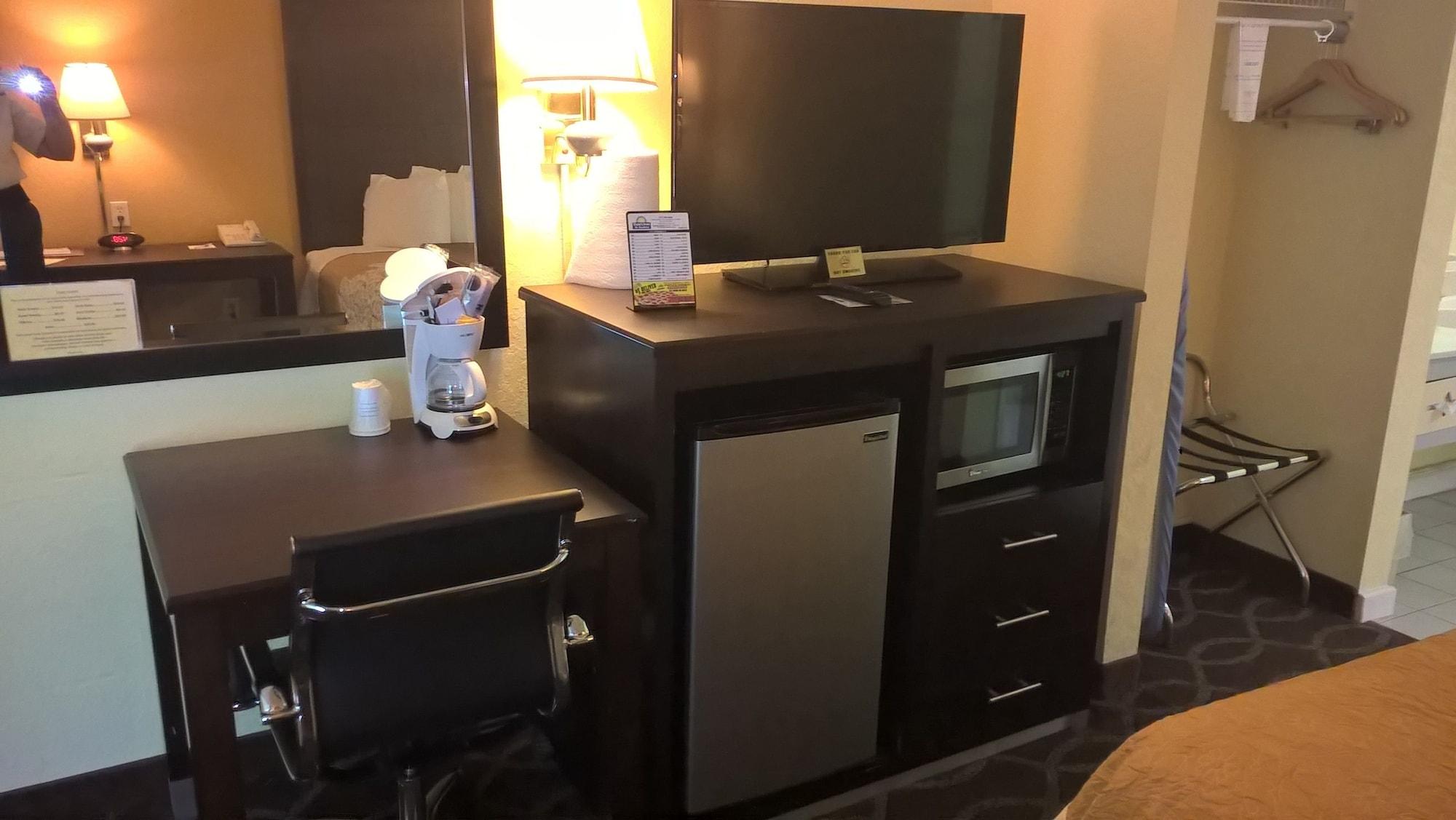 Days Inn & Suites By Wyndham Port Richey Extérieur photo