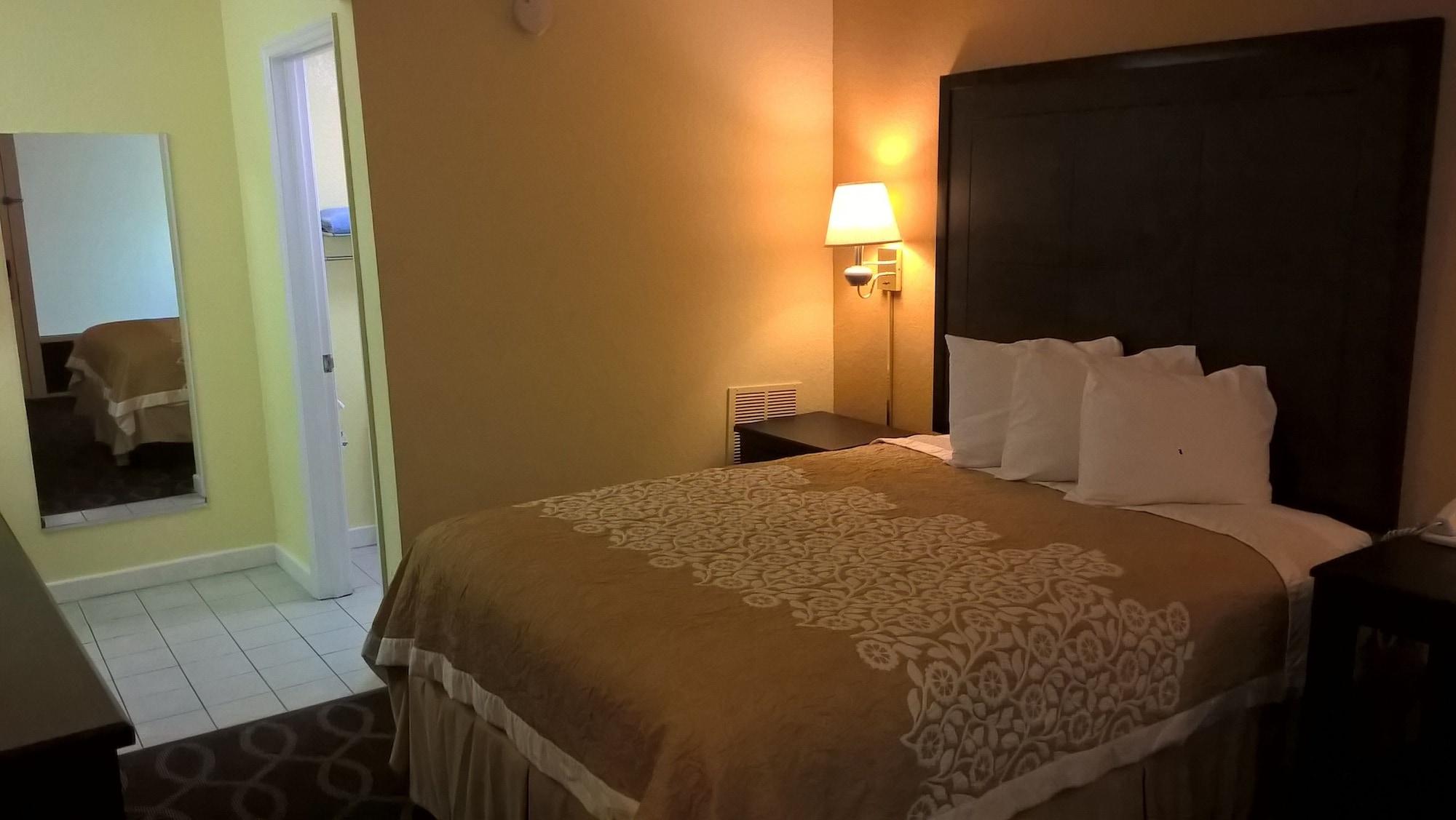 Days Inn & Suites By Wyndham Port Richey Extérieur photo