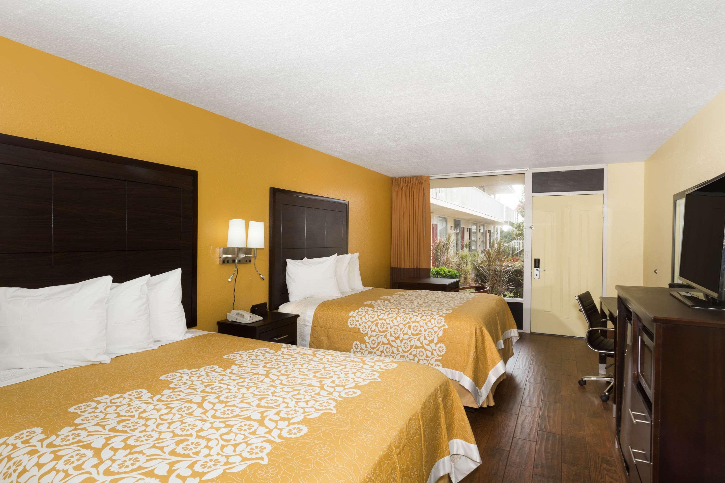 Days Inn & Suites By Wyndham Port Richey Extérieur photo