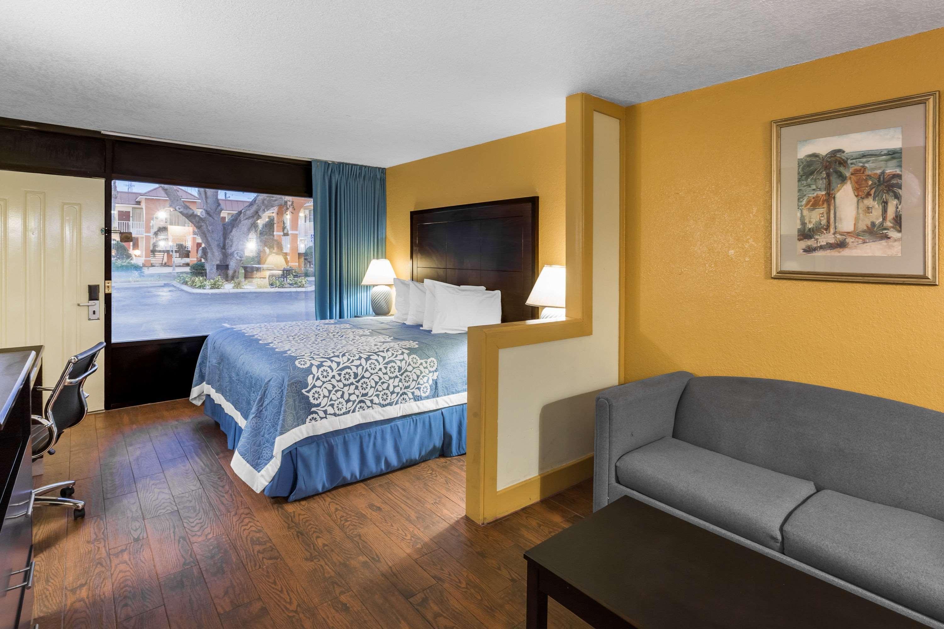 Days Inn & Suites By Wyndham Port Richey Extérieur photo