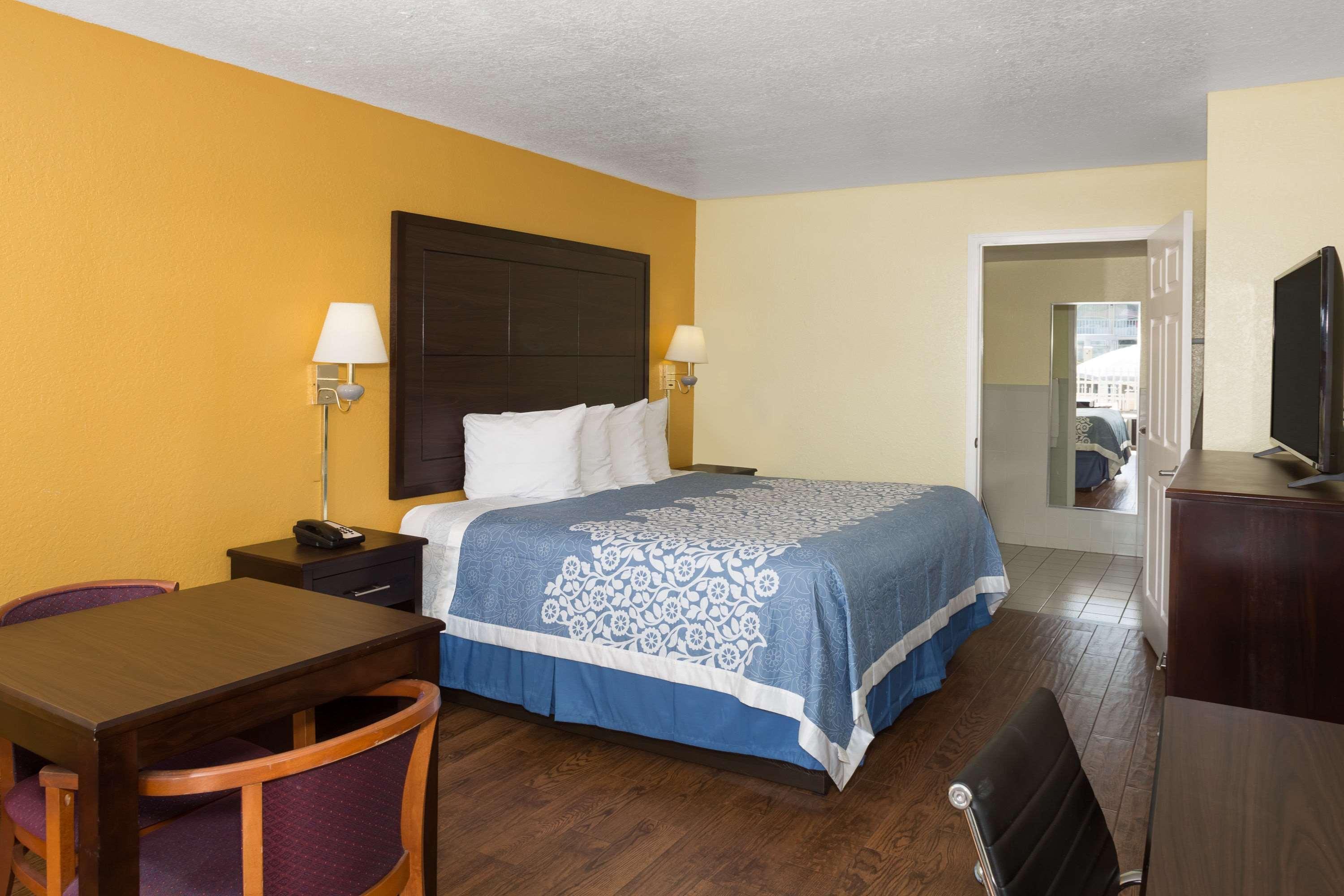 Days Inn & Suites By Wyndham Port Richey Extérieur photo