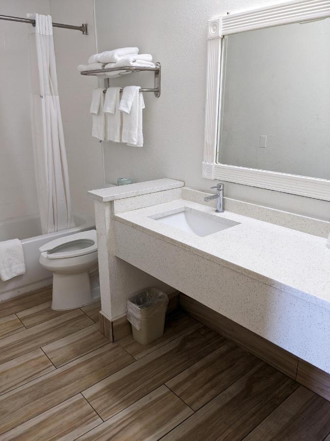 Days Inn & Suites By Wyndham Port Richey Extérieur photo