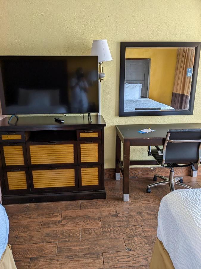 Days Inn & Suites By Wyndham Port Richey Extérieur photo