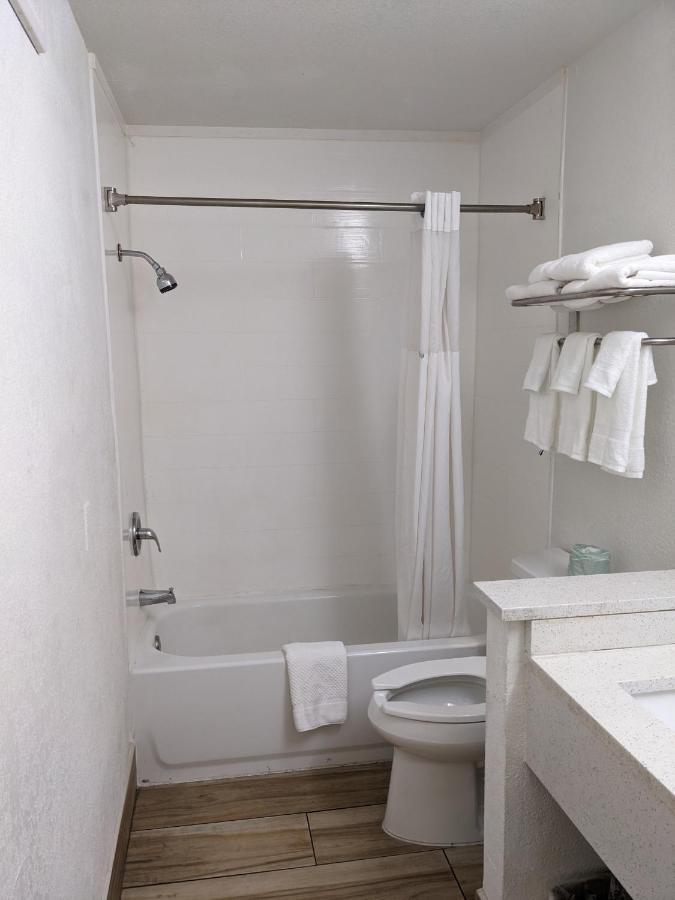 Days Inn & Suites By Wyndham Port Richey Extérieur photo