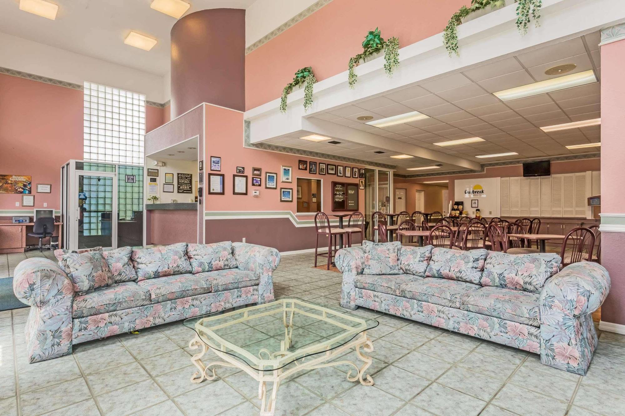 Days Inn & Suites By Wyndham Port Richey Extérieur photo
